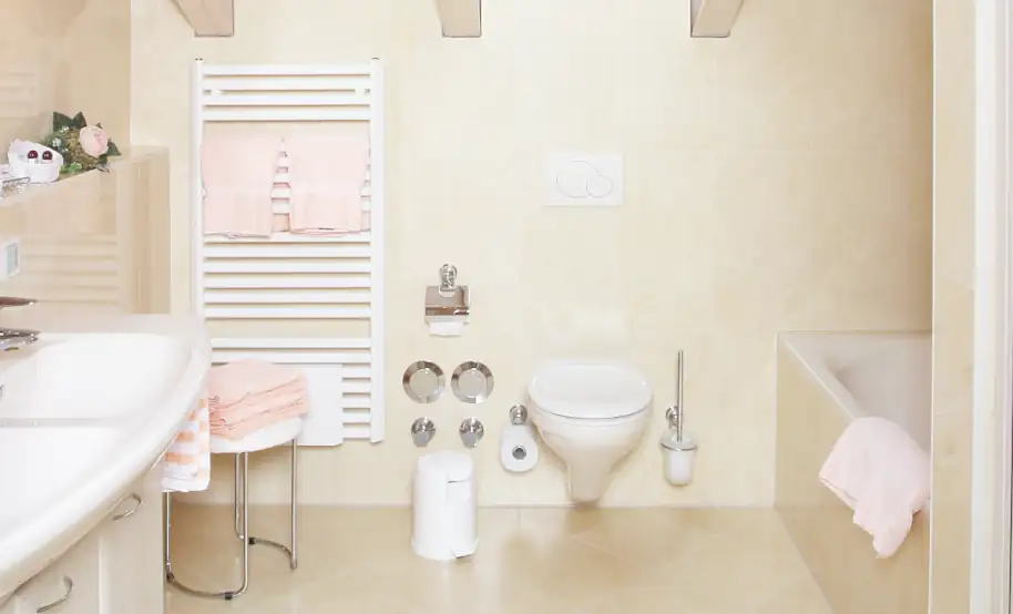 Badezimmer der Ferienwohnung Zugspitze im Landhaus Staudacher