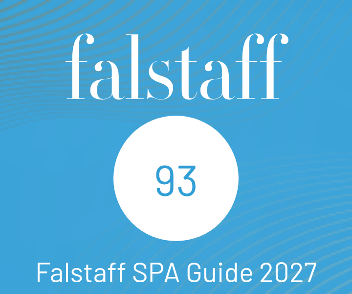falstaff SPA AWARDS 2027 – Auszeichnung für beste Wellnessangebote Logo der falstaff SPA AWARDS 2027, das die besten Wellnessangebote zeichnet, präsentiert auf einer eleganten grauen Hintergrundfläche.